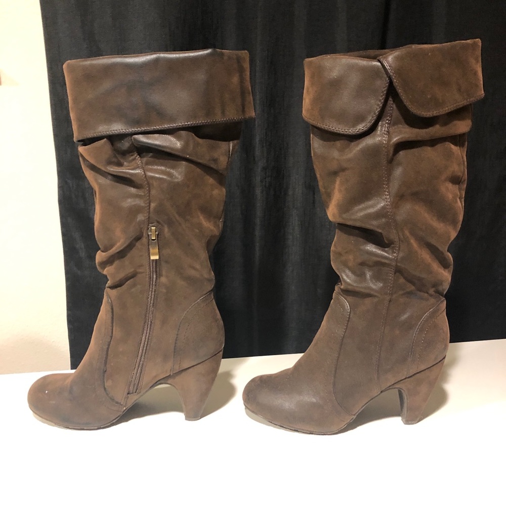 Suede brown boots